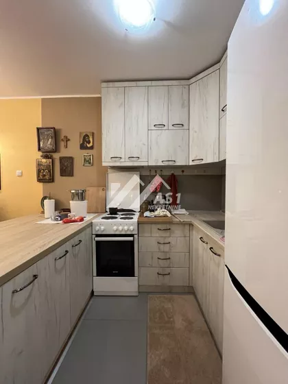 Lasla Gala | 4zida.rs