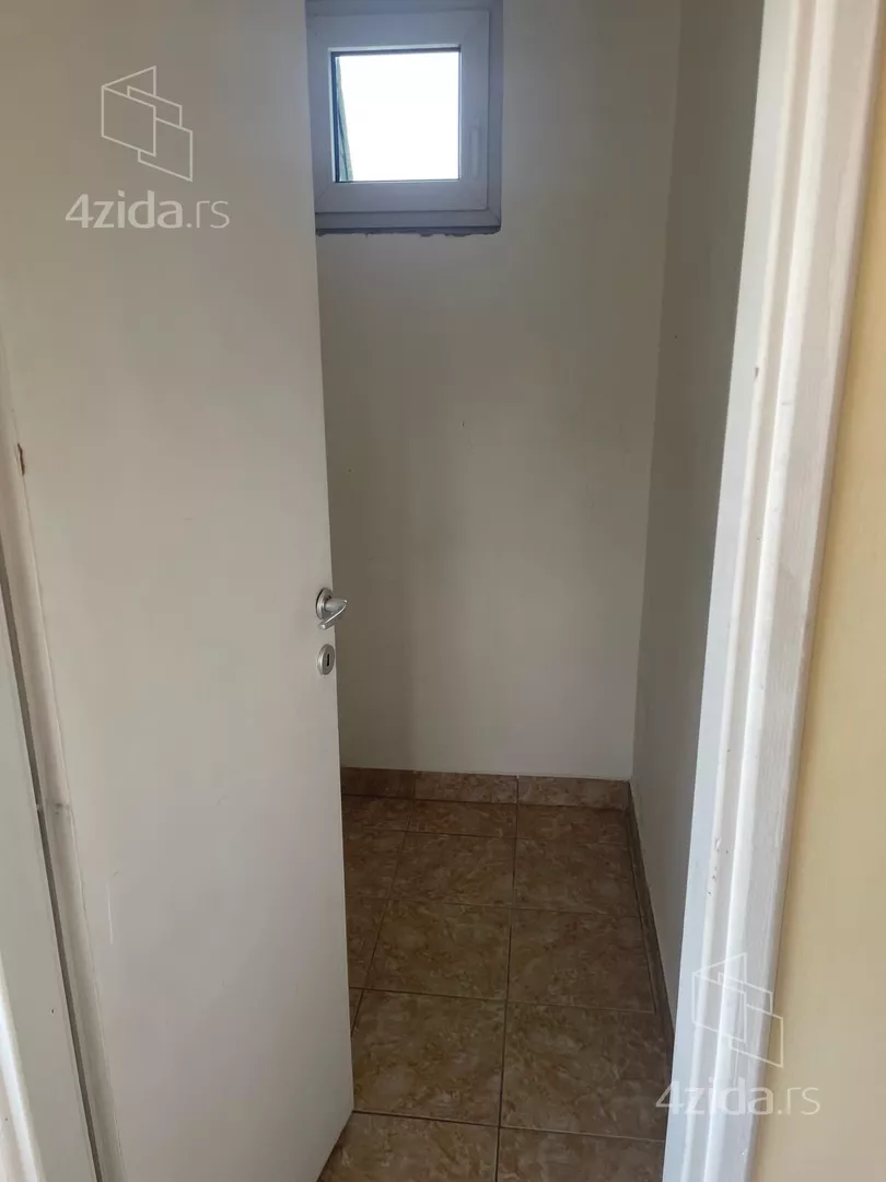 Četvoroiposoban stan | 4zida