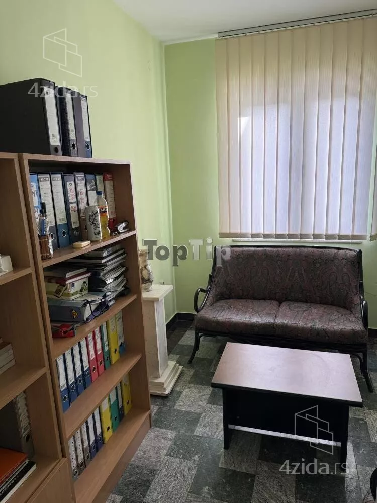 Poslovna zgrada | 4zida