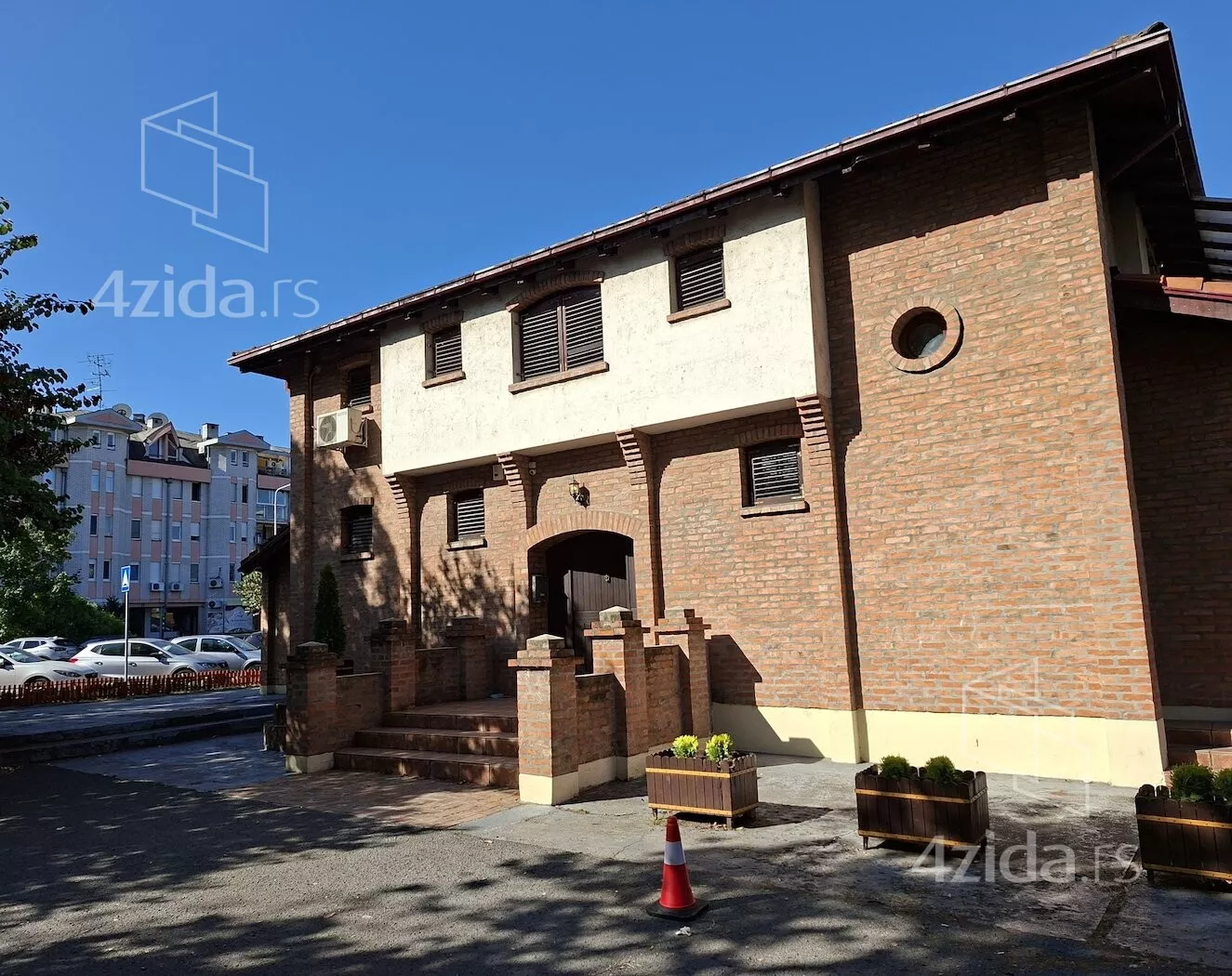 Poslovna zgrada | 4zida