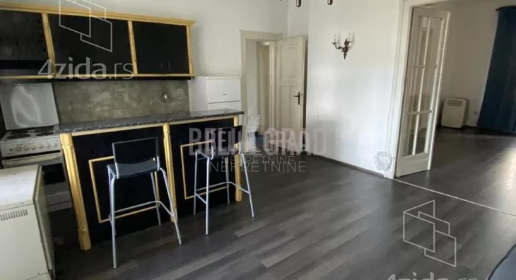 Šestosoban stan | 4zida