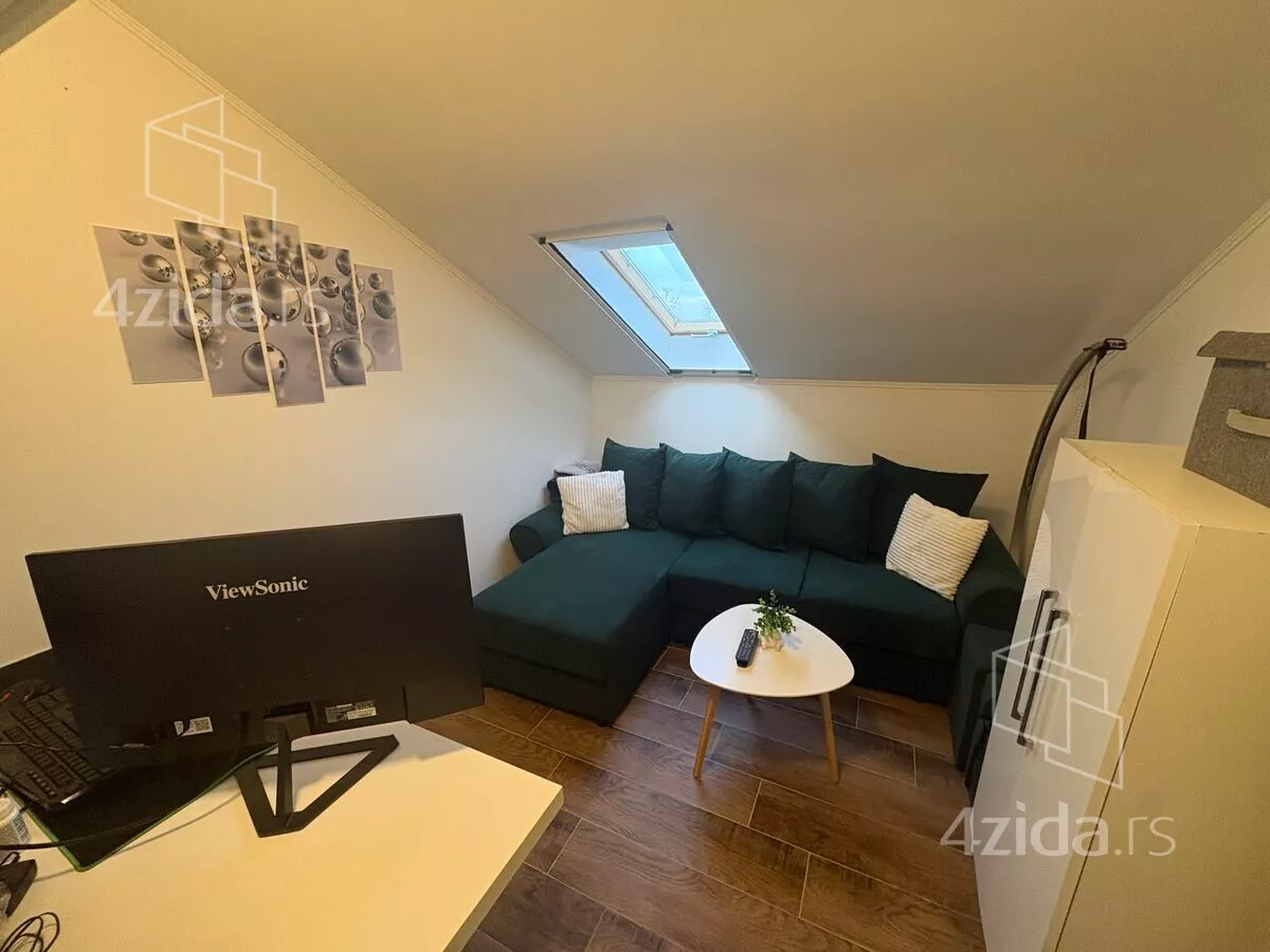 Petosoban stan | 4zida