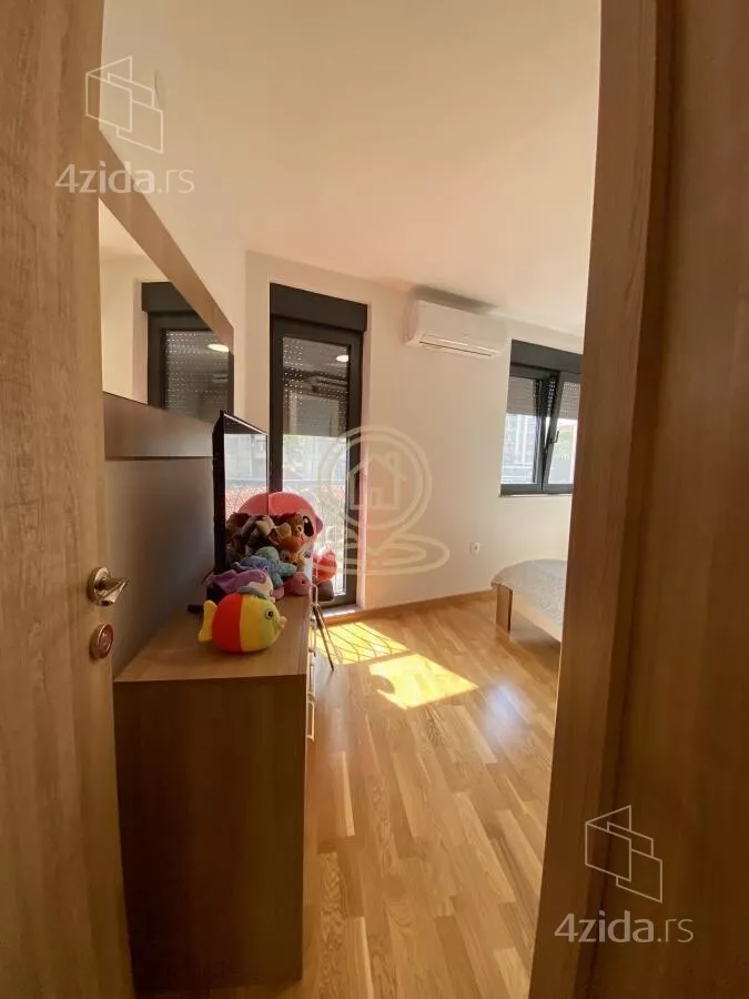Četvoroiposoban stan | 4zida