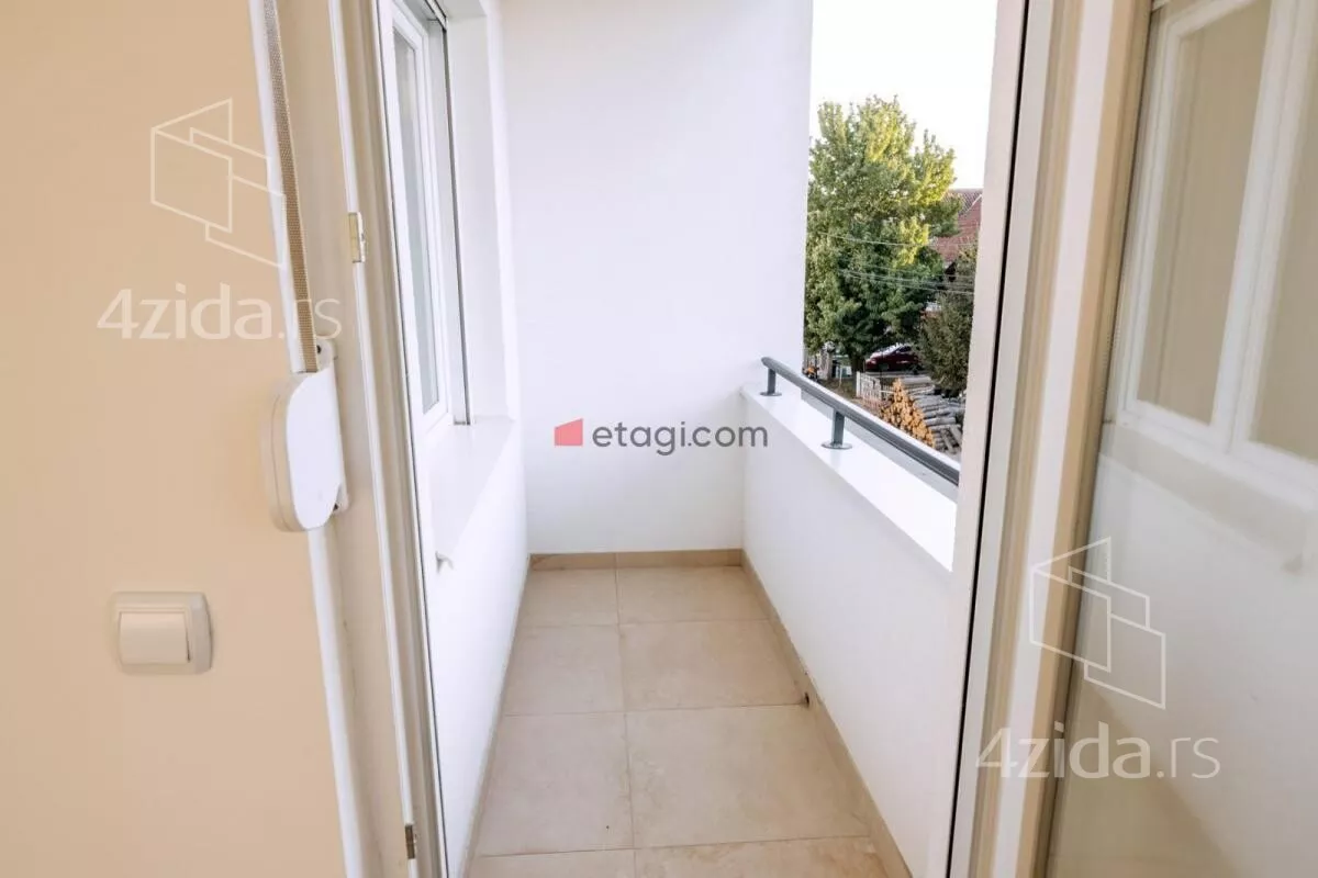 Sedmosoban stan | 4zida