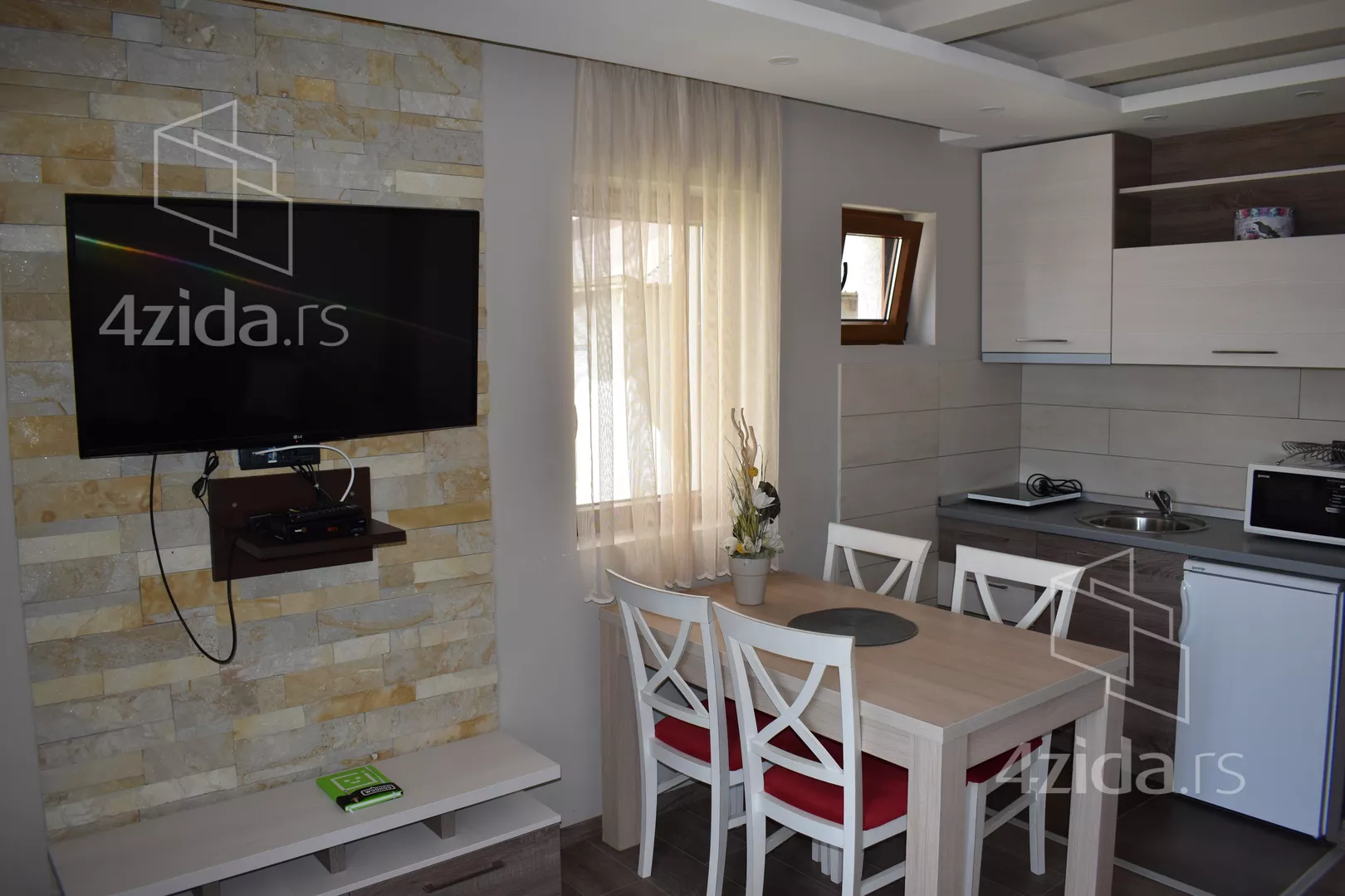 Jednoiposoban stan | 4zida