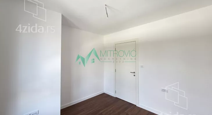 Šestosoban stan | 4zida