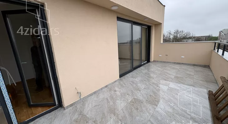 Petosoban stan | 4zida