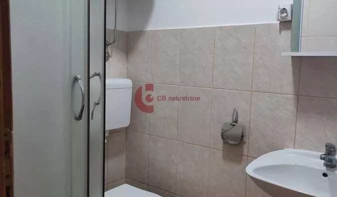 Poslovna zgrada | 4zida