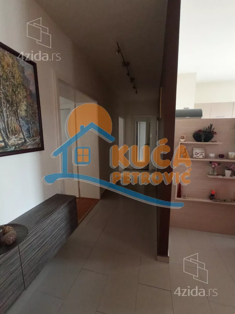 Troiposoban stan | 4zida