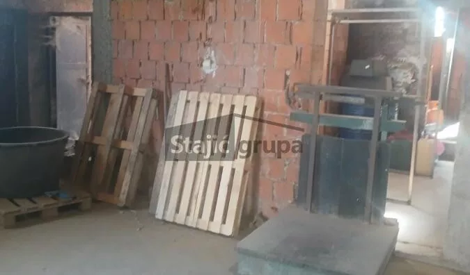 Poslovna zgrada | 4zida