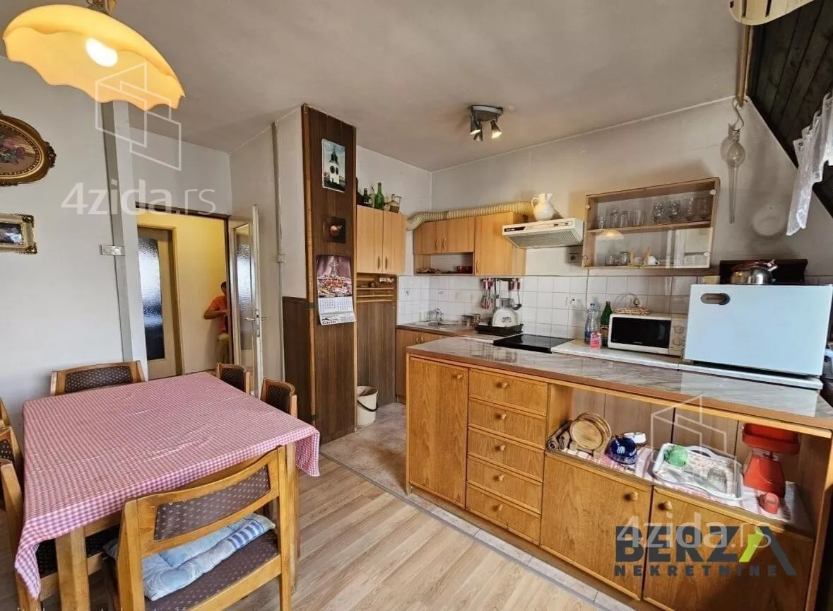 Troiposoban stan | 4zida