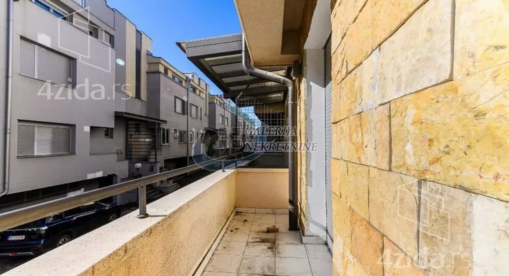 Petosoban stan | 4zida