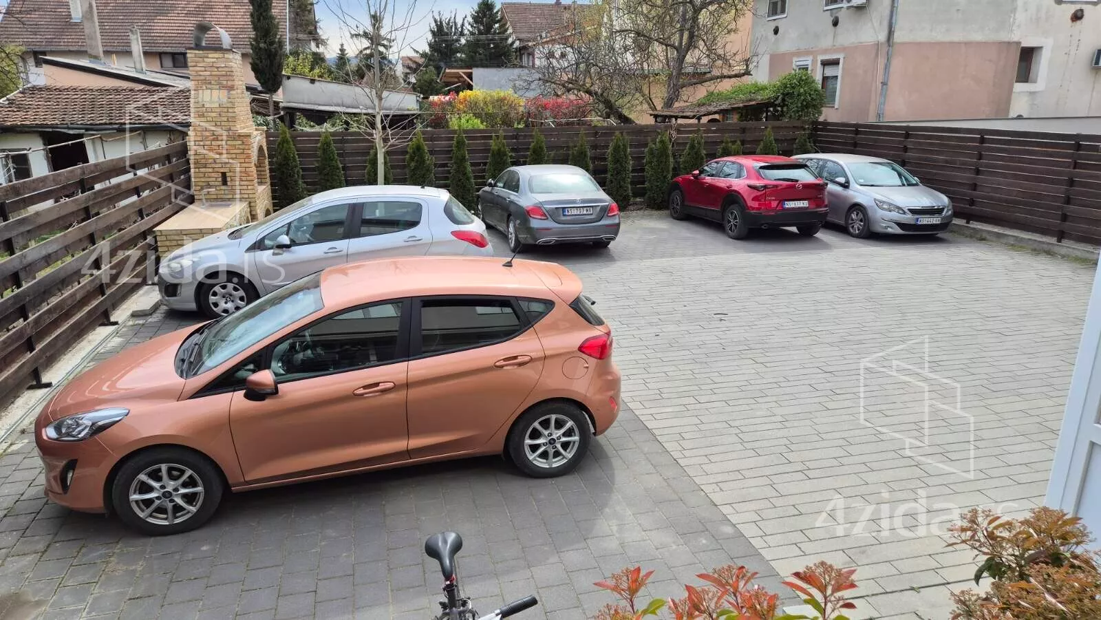 Poslovna zgrada | 4zida