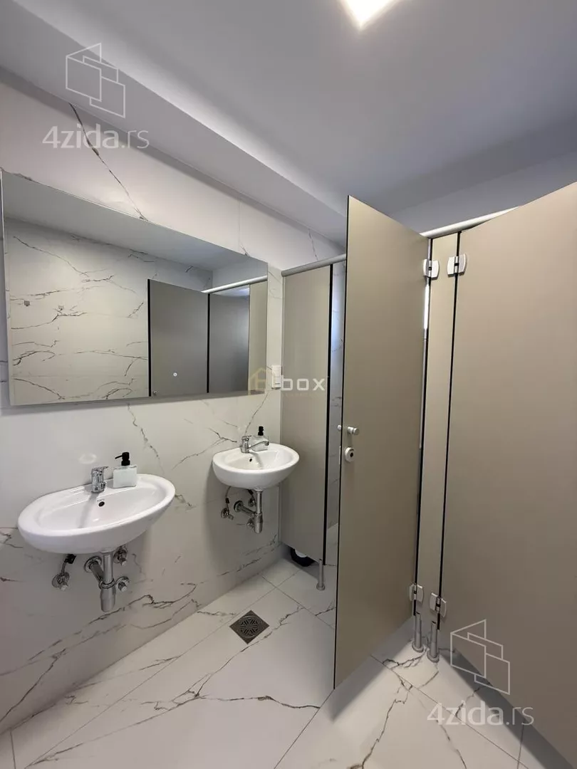 Poslovna zgrada | 4zida