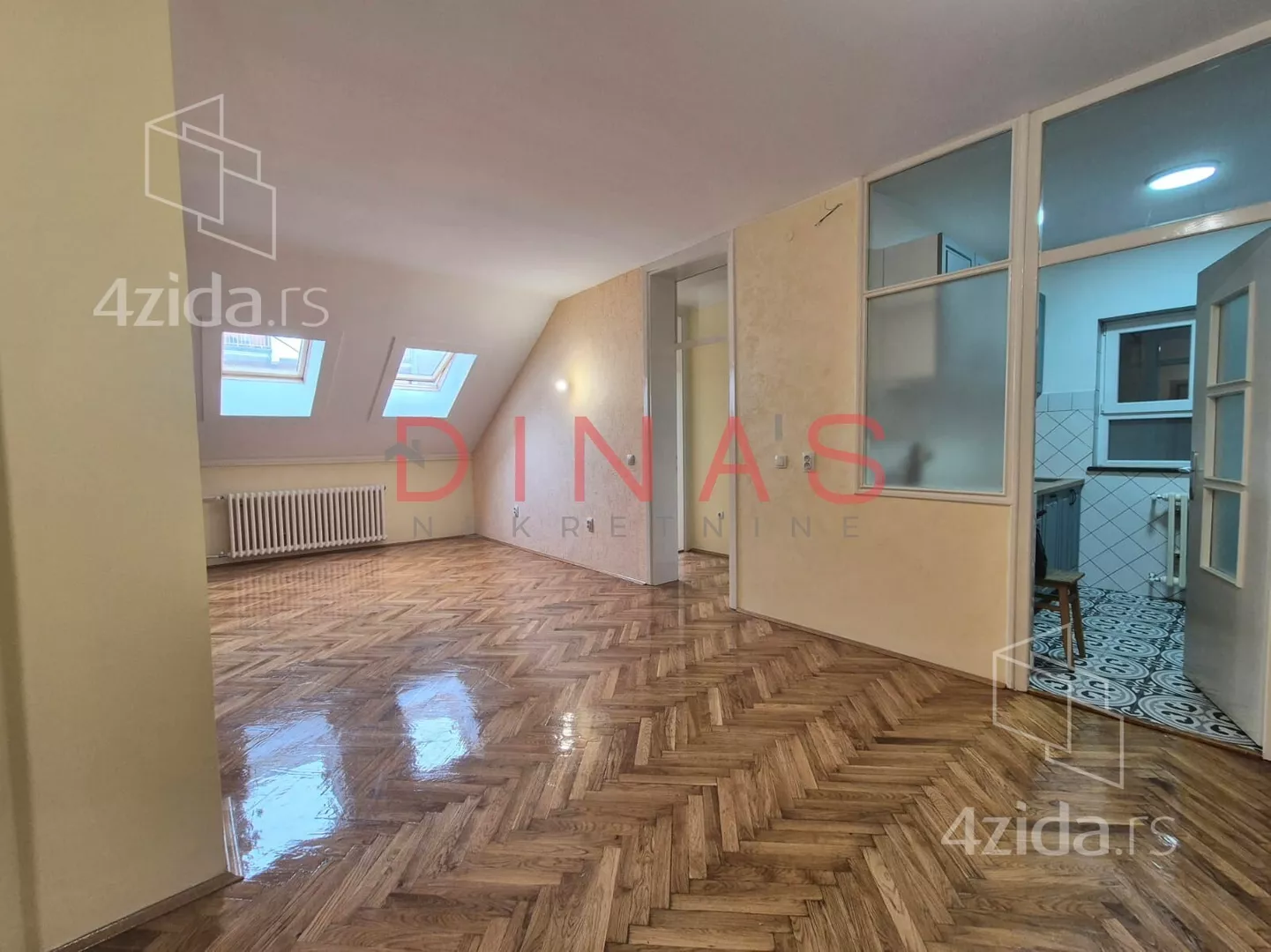 Jednoiposoban stan | 4zida