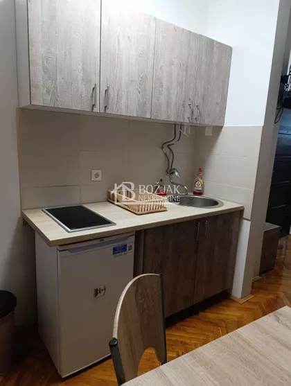 Gimnazijska | 4zida.rs