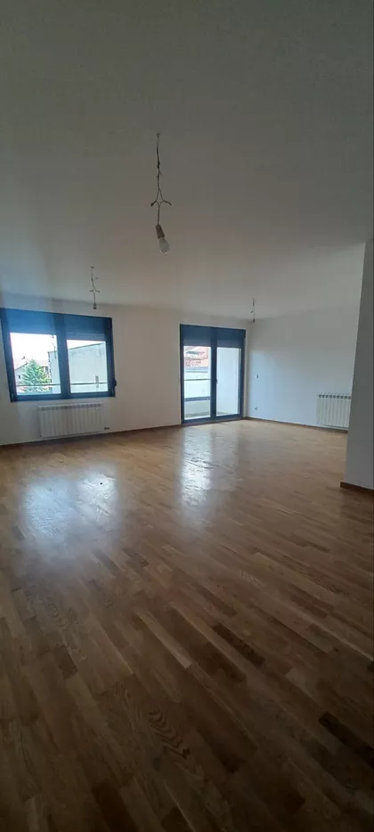 Trg Mučenika | 4zida.rs