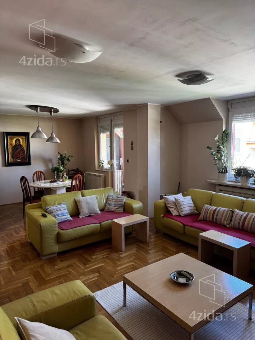 Četvoroiposoban stan | 4zida