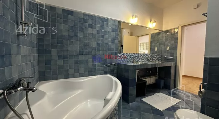 Šestosoban stan | 4zida