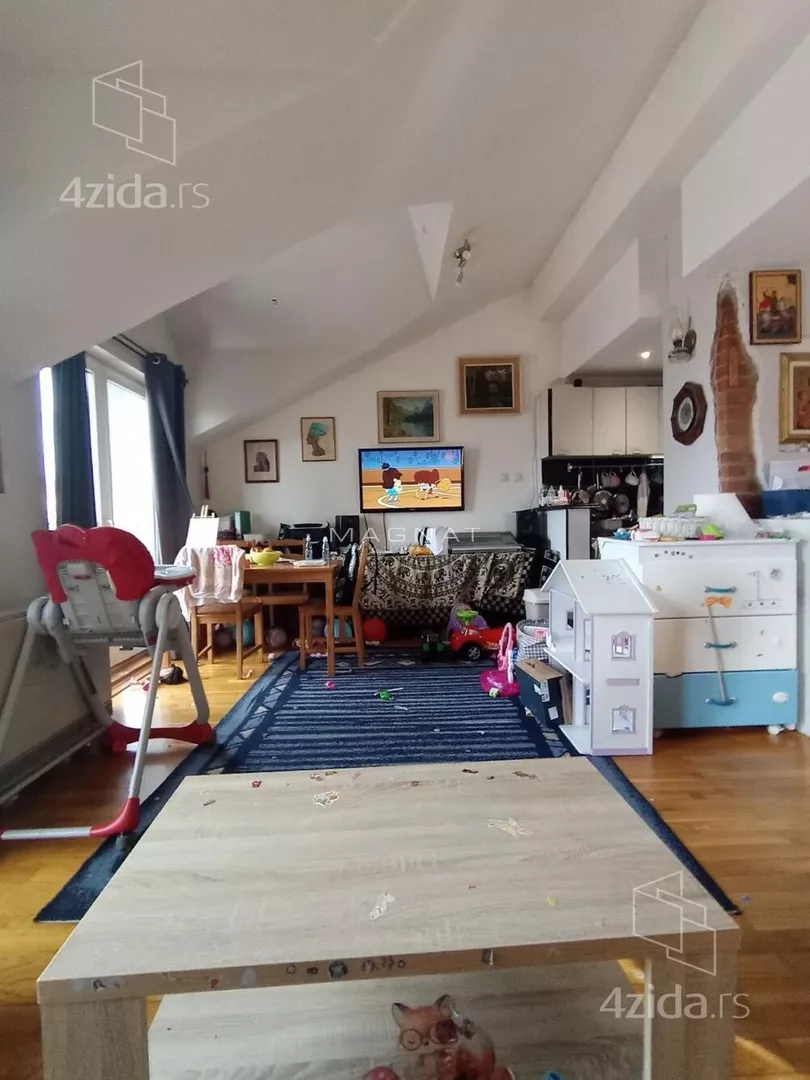 Petosoban stan | 4zida