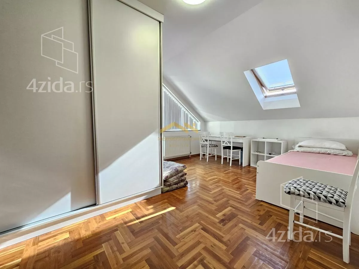 Petosoban stan | 4zida