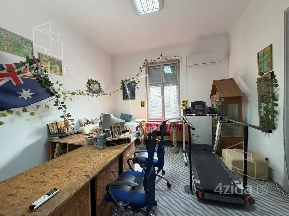 Šestoiposoban stan | 4zida