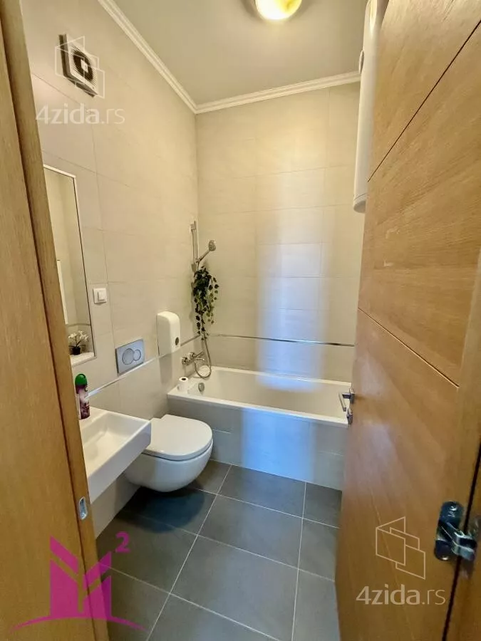 Sedmosoban stan | 4zida