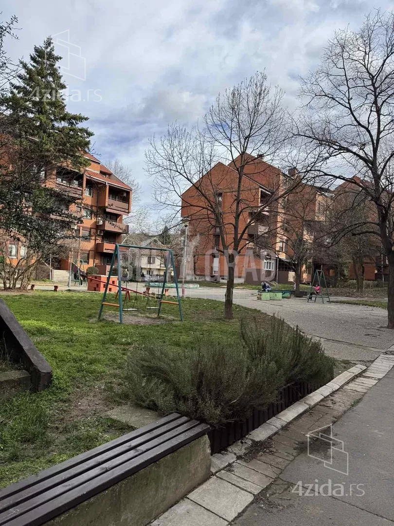 Četvoroiposoban stan | 4zida