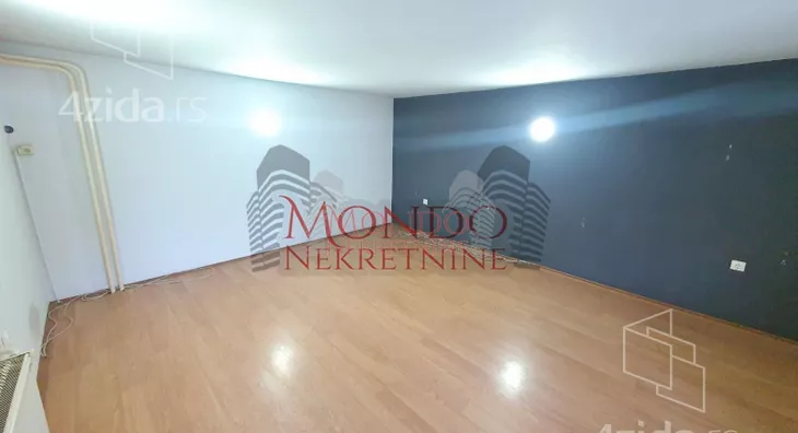 Poslovna zgrada | 4zida