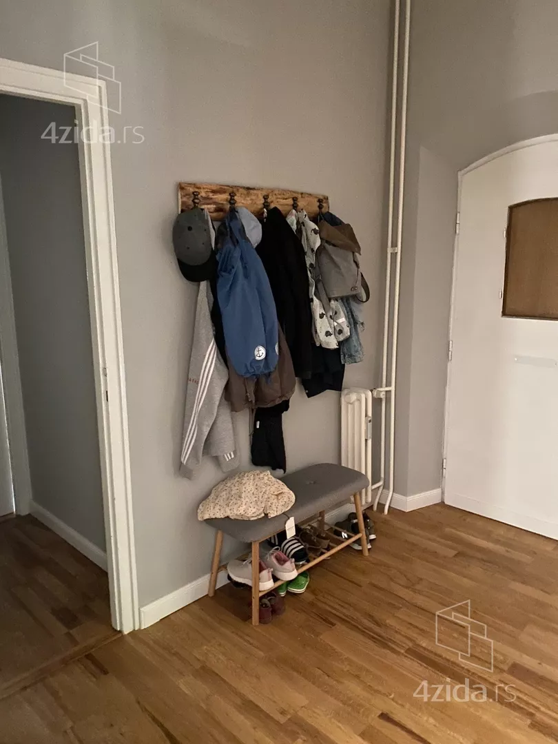Četvoroiposoban stan | 4zida