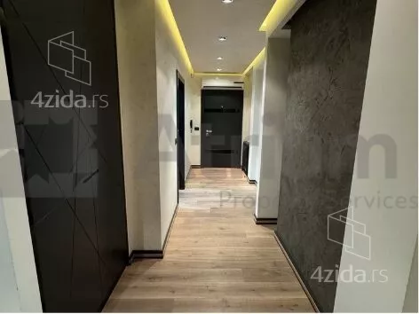 Šestosoban stan | 4zida