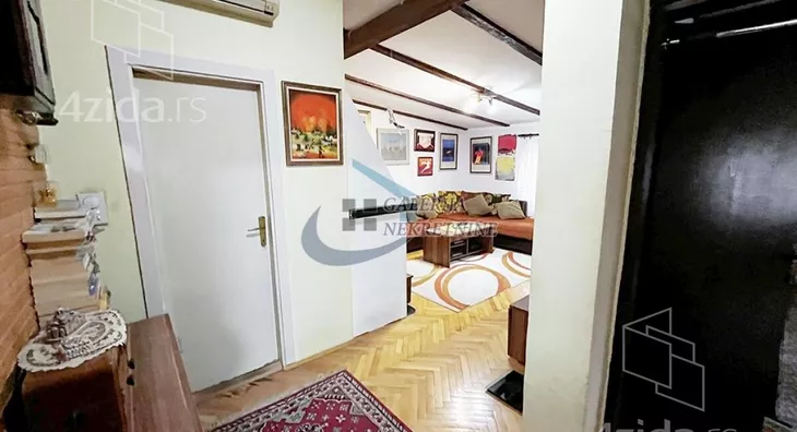 Šestosoban stan | 4zida