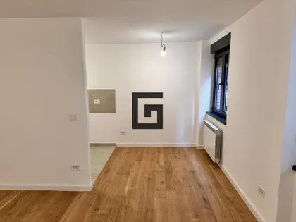 Jovana Ćirilova | 4zida.rs