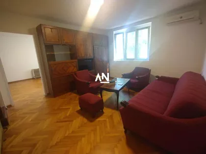 Milana Raspopovića | 4zida.rs