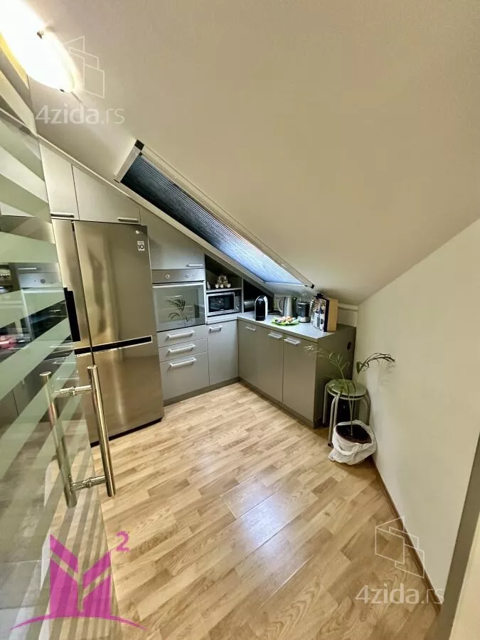 Četvoroiposoban stan | 4zida