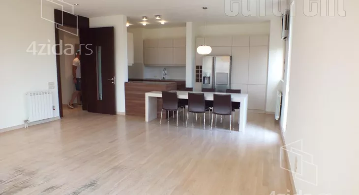 Šestosoban stan | 4zida