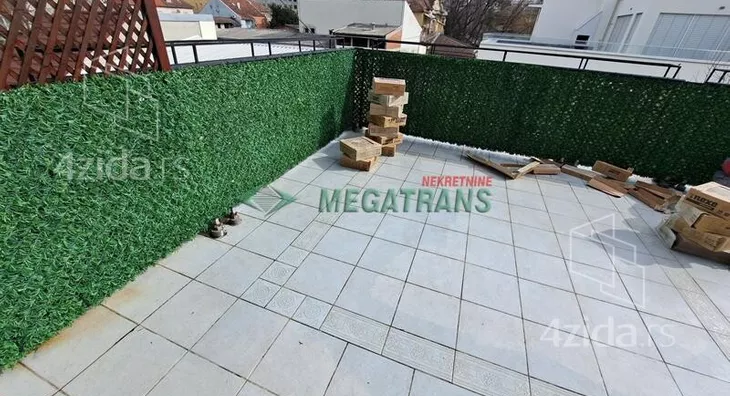 Šestosoban stan | 4zida