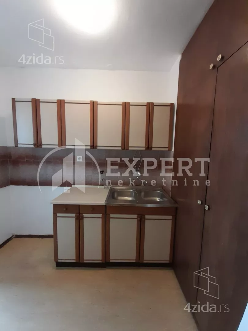 Lokal | 4zida