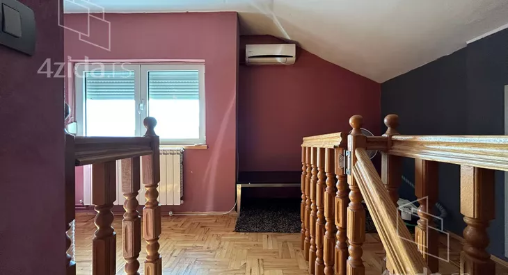 Četvoroiposoban stan | 4zida