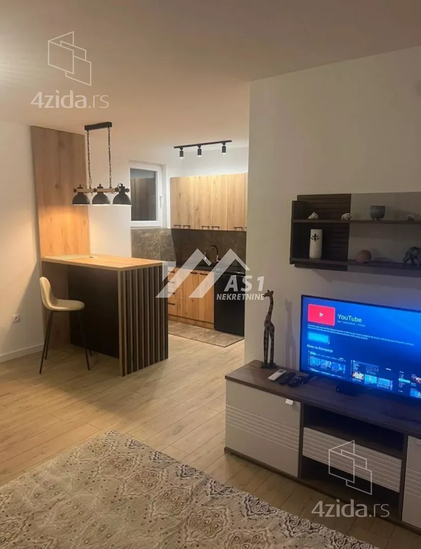 Poslovna zgrada | 4zida