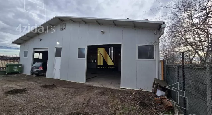 Poslovna zgrada | 4zida