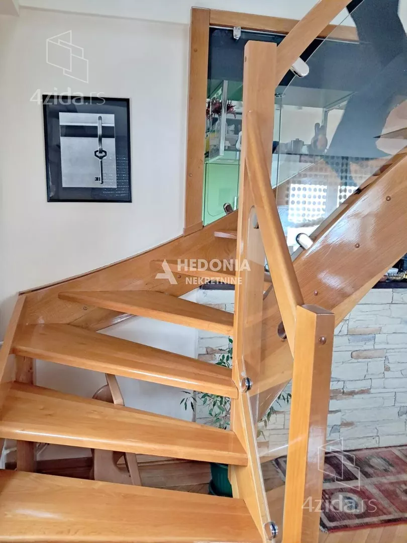 Šestosoban stan | 4zida