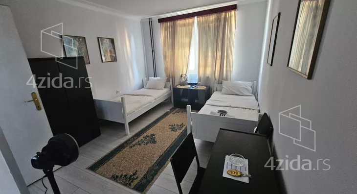 Poslovna zgrada | 4zida