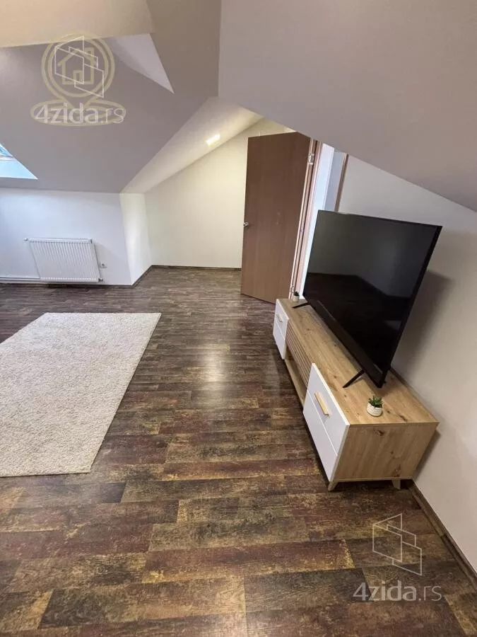 Šestosoban stan | 4zida