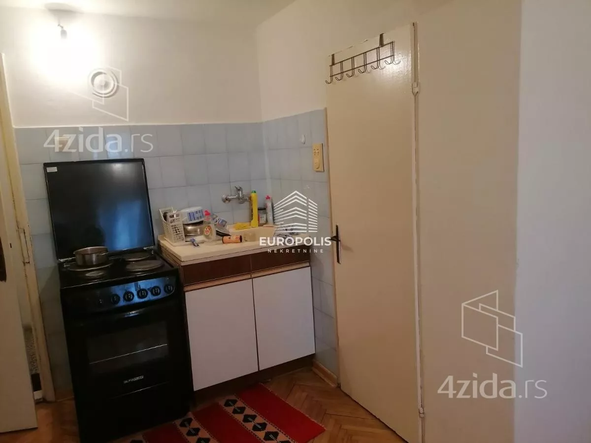Šestosoban stan | 4zida