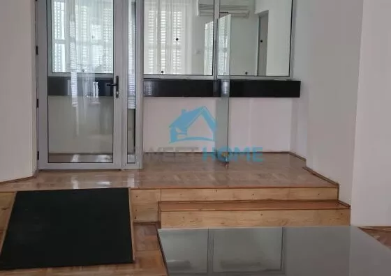 Poslovna zgrada | 4zida