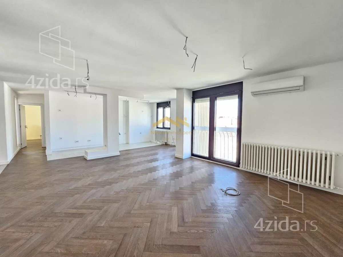 Četvoroiposoban stan | 4zida