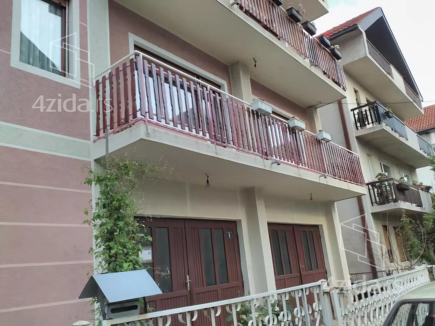 Troiposoban stan | 4zida