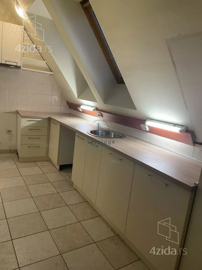 Šestosoban stan | 4zida