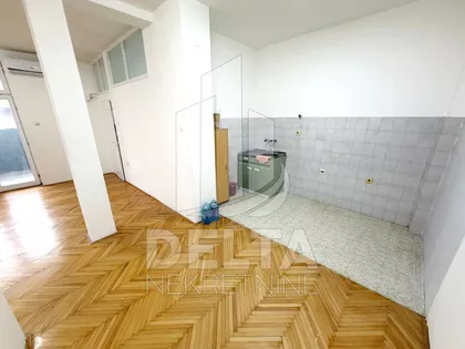 Crveni Pevac | 4zida.rs